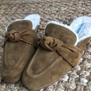 New: Steve Madden Chart Shearling Lined Suede Mule. Size 6.5
